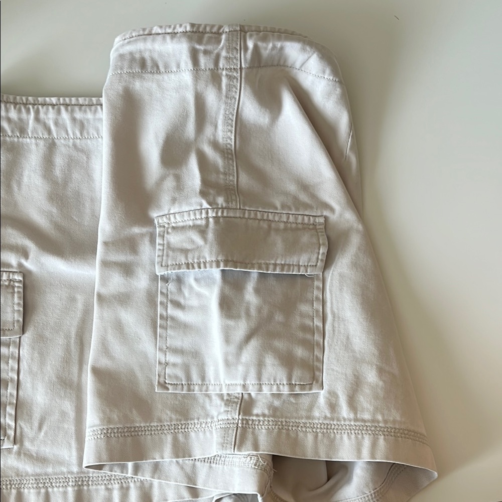 Tommy Hilfiger Tan Cargo Shorts Relaxed Fit Size 8 - Picture 4 of 5